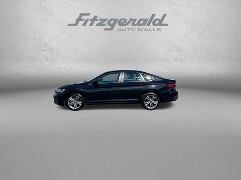 Used 2024 Volkswagen Jetta SE FWD image 4