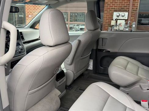 Used 2015 Toyota Sienna XLE w/ XLE Navigation Package AWD/4WD image 13