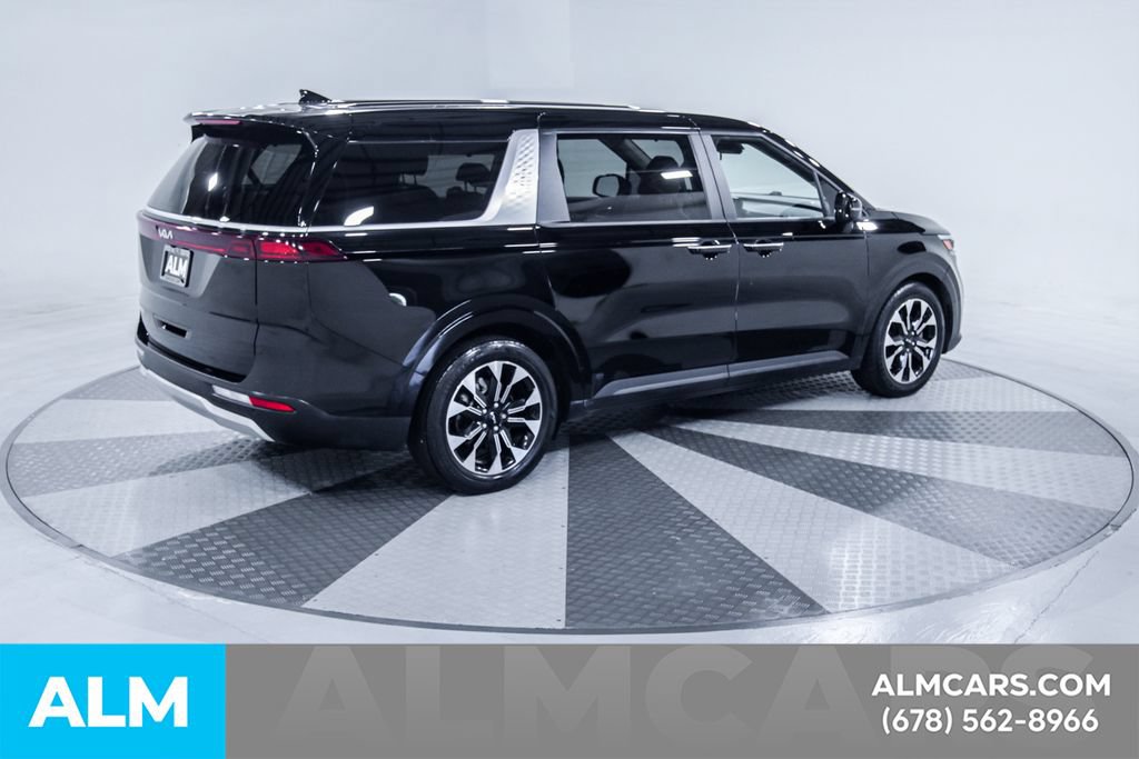 Used 2024 Kia Carnival EX FWD image 10