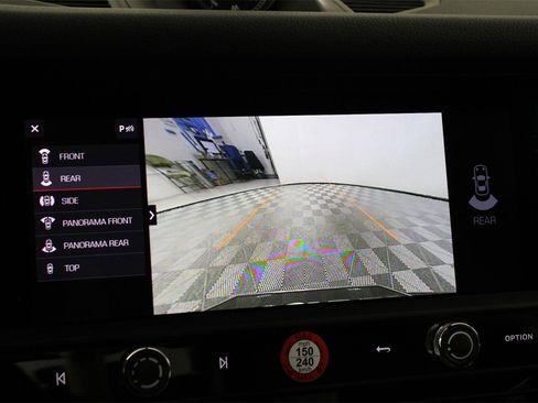 Certified 2025 Porsche Macan image 17