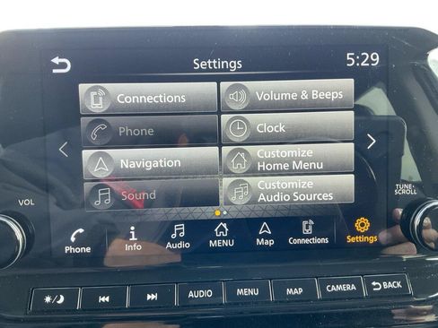Used 2025 Nissan Pathfinder SL AWD/4WD image 18