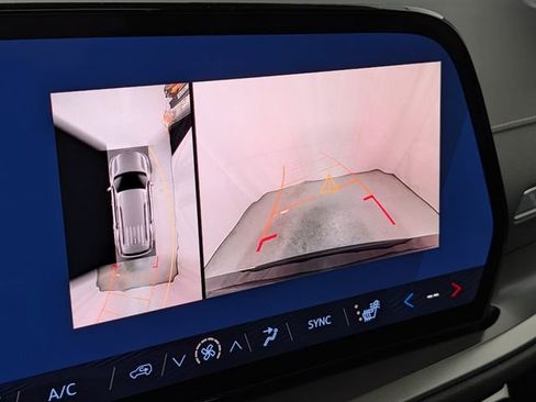 New 2026 Chevrolet Traverse LT image 25