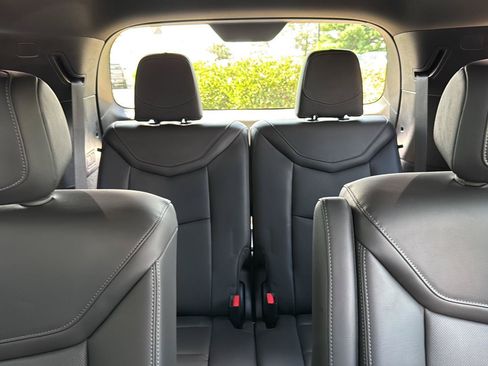 Used 2024 Cadillac XT6 Premium Luxury w/ LPO, Floor Liner Package AWD/4WD image 32
