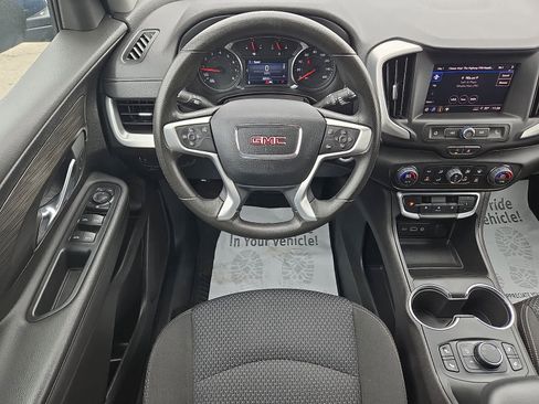 Used 2024 GMC Terrain SLE w/ Driver Convenience Package image 13