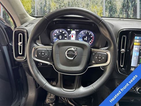 Used 2022 Volvo XC40 T5 Momentum image 18