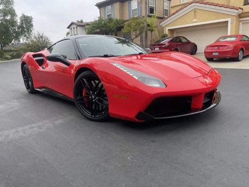 Used 2018 Ferrari 488 GTB RWD image 3