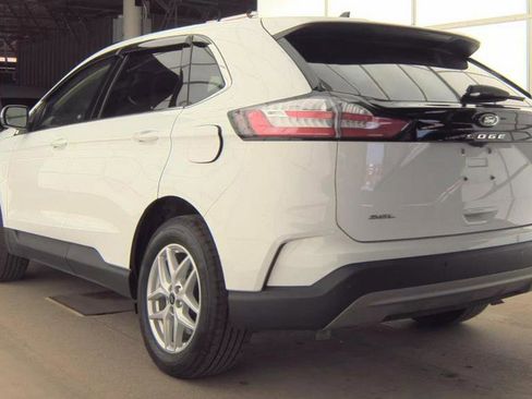 Used 2023 Ford Edge SEL image 4