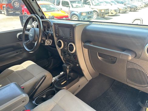 Used 2008 Jeep Wrangler Unlimited Sahara AWD/4WD image 15
