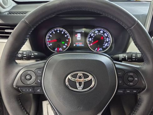 Used 2021 Toyota RAV4 XLE Premium FWD image 27