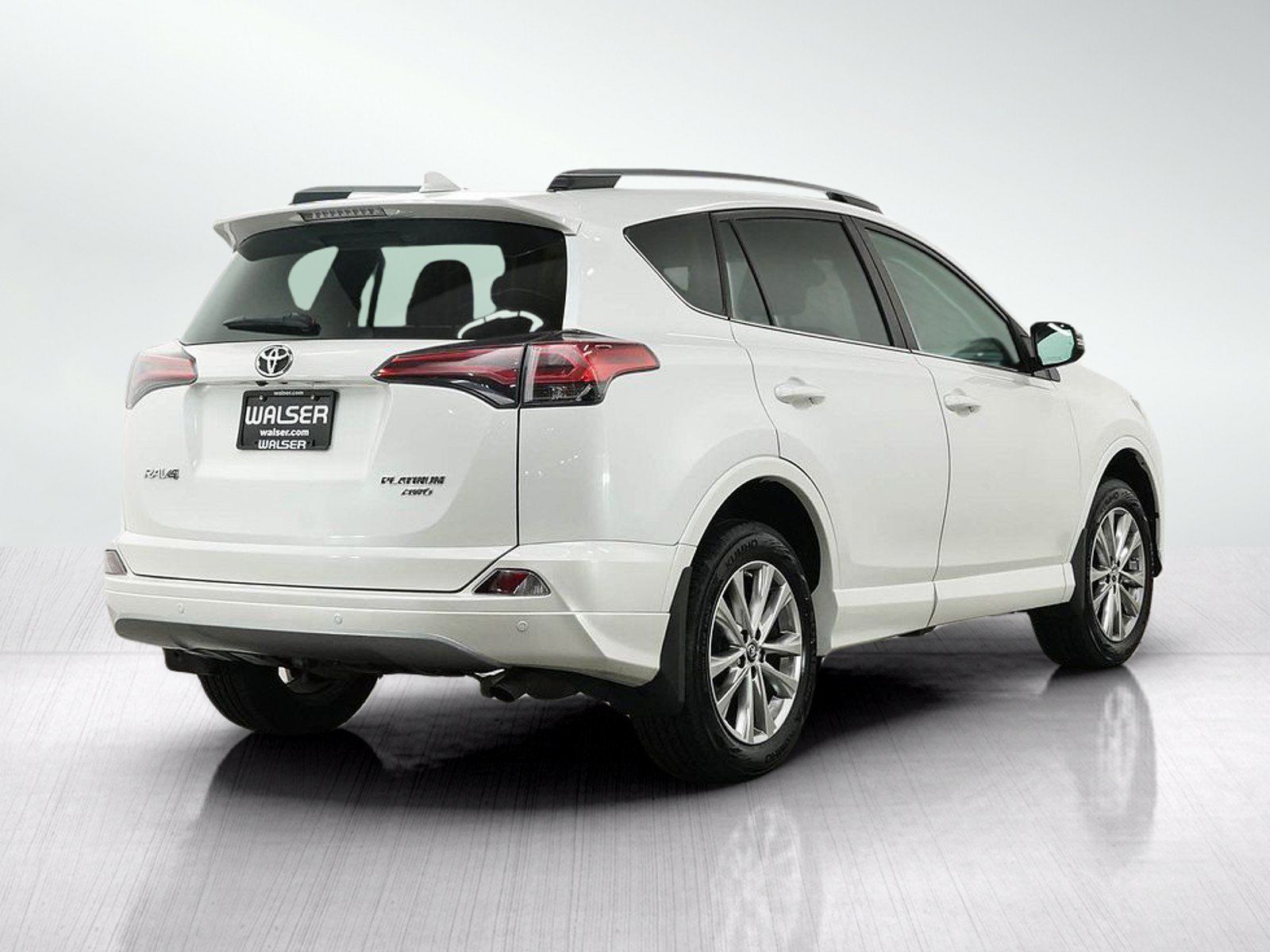 Used 2018 Toyota RAV4 Platinum AWD/4WD image 6