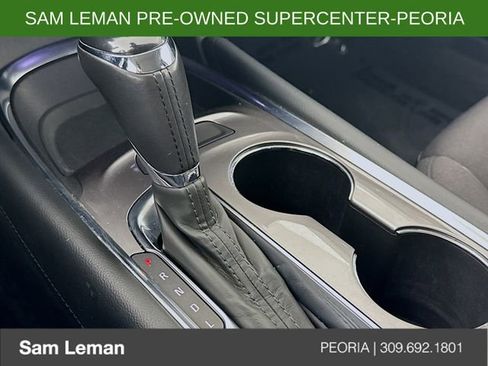 Used 2017 Chevrolet Malibu LT image 16