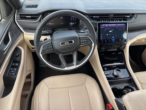 Used 2024 Jeep Grand Cherokee L Limited w/ Luxury Tech Group II image 10