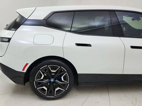 Used 2024 BMW iX xDrive50 w/ Premium Package AWD/4WD image 12