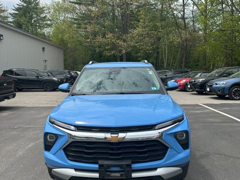 Used 2024 Chevrolet TrailBlazer LT w/ LT Cold Weather Package AWD/4WD image 2