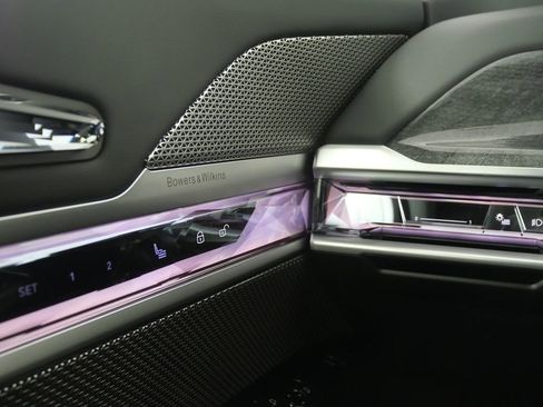 Used 2025 BMW i7 eDrive50 image 18