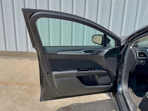 Used 2015 Ford Fusion SE FWD image 14