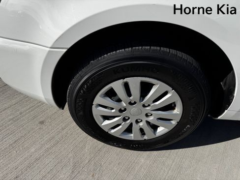 Used 2012 Kia Sedona LX image 8