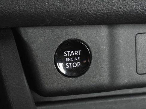 Used 2024 Nissan Rogue S FWD image 17