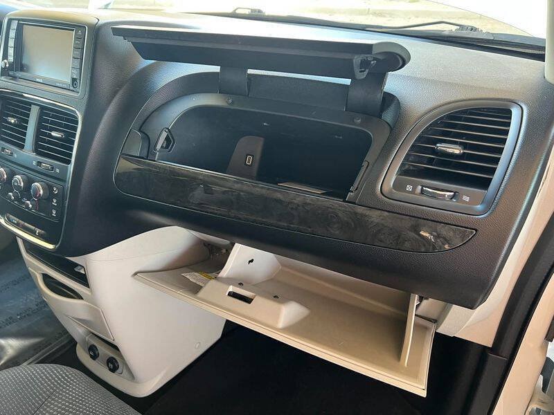 Used 2020 Dodge Grand Caravan SE w/ UConnect Hands-Free Group FWD image 27