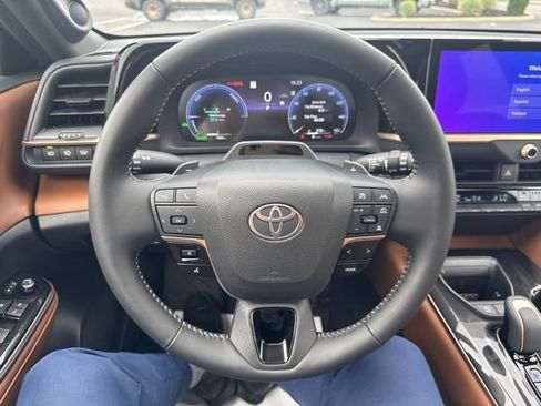 Used 2025 Toyota Crown Signia w/ Advanced Technology Package AWD/4WD image 20