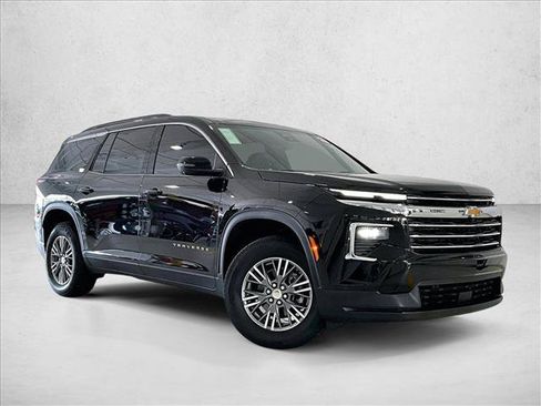 Used 2025 Chevrolet Traverse LT w/ Driver Confidence Package FWD image 12