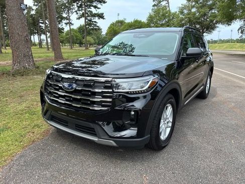 Used 2025 Ford Explorer Active w/ Active Comfort Package RWD image 8