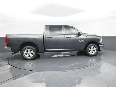 Used 2017 RAM 1500 ST w/ SXT Appearance Group AWD/4WD image 4