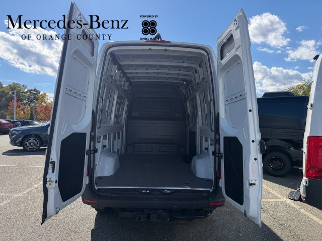 Used 2025 Mercedes-Benz Sprinter 2500 image 6