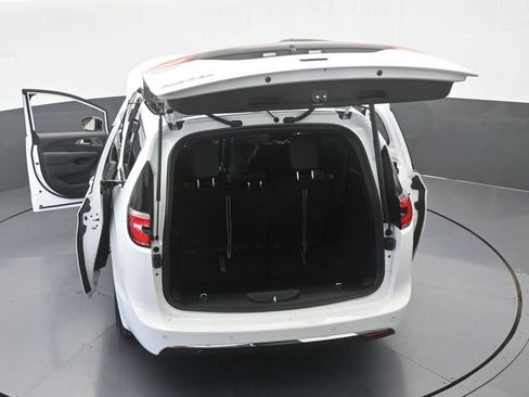 New 2026 Chrysler Pacifica Select image 60