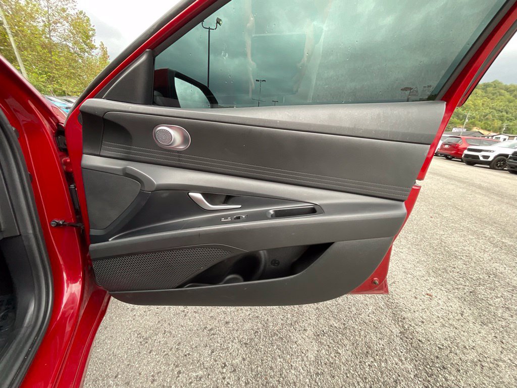 Used 2024 Hyundai Elantra SEL FWD image 21