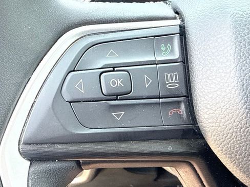 Used 2024 Jeep Grand Cherokee Laredo RWD image 20