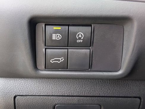 Used 2023 Toyota Highlander XLE AWD/4WD image 25
