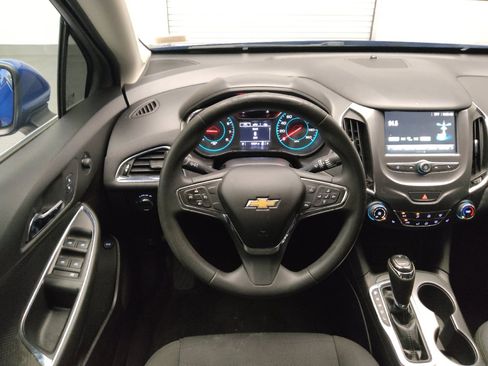 Used 2018 Chevrolet Cruze LT w/ Convenience Package FWD image 22