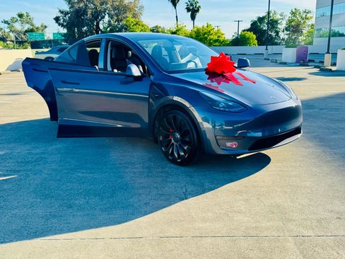 Used 2023 Tesla Model Y Performance AWD/4WD image 29