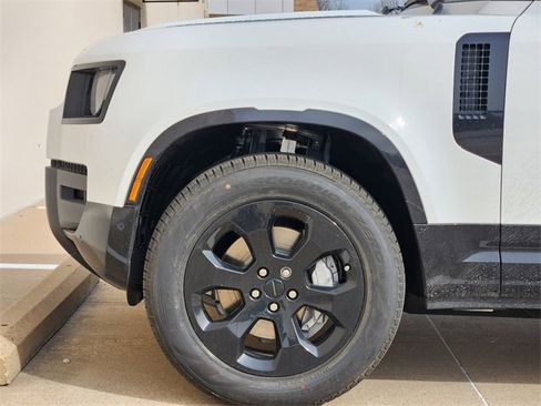 New 2026 Land Rover Defender 110 X-Dynamic SE image 6