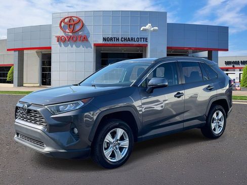 Used 2021 Toyota RAV4 XLE FWD image 3