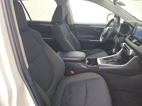 Used 2022 Toyota RAV4 LE FWD image 5
