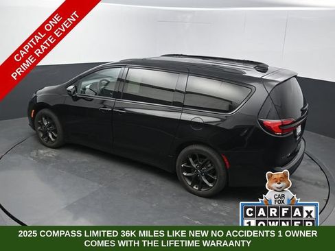 Used 2025 Chrysler Pacifica Limited FWD image 49
