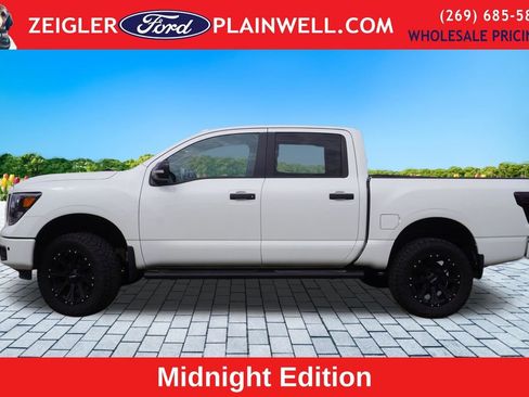 Used 2018 Nissan Titan SL w/ Midnight Edition image 2
