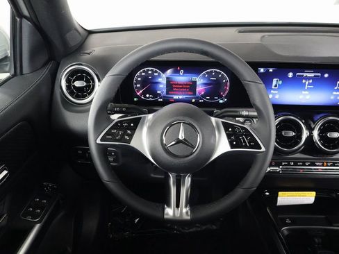 New 2026 Mercedes-Benz GLB 250 image 3
