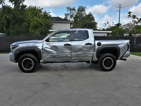 Used 2024 Toyota Tacoma TRD Off-Road AWD/4WD image 6