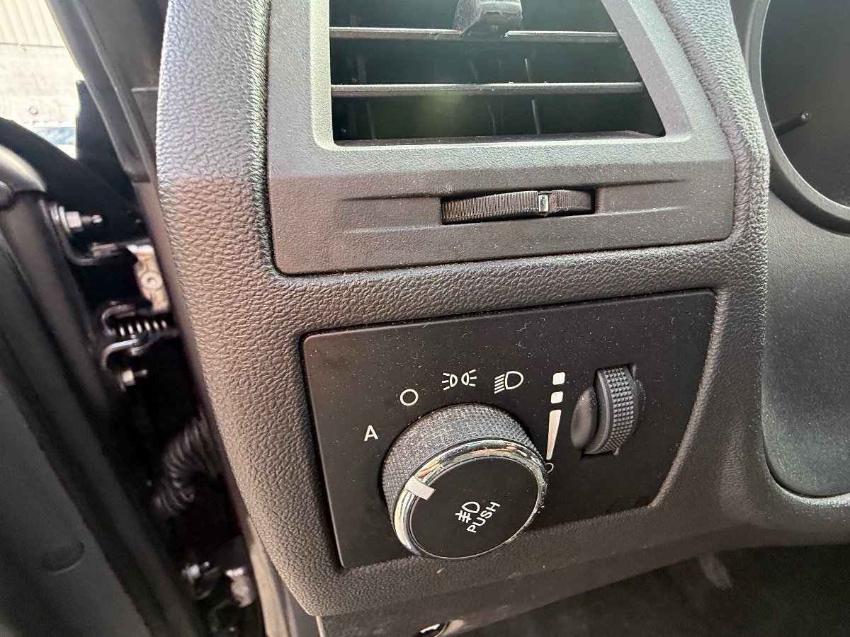 Used 2014 Dodge Challenger R/T RWD image 17