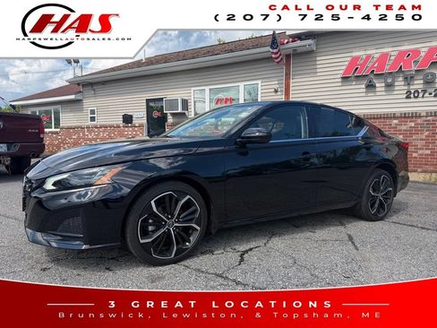 Used 2023 Nissan Altima 2.5 SR w/ SR Premium Package AWD/4WD image 2