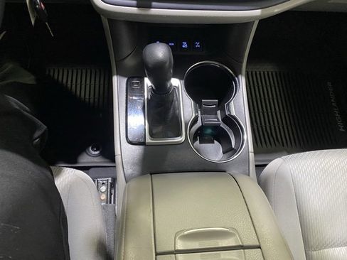 Certified 2017 Toyota Highlander LE image 21