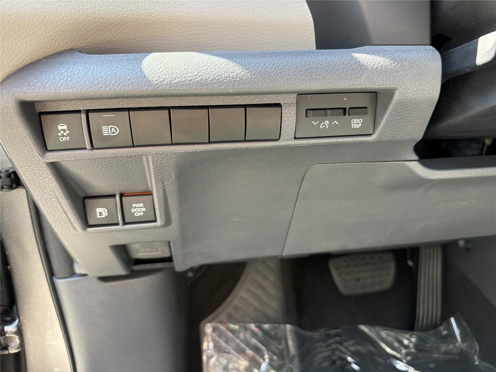 Used 2021 Toyota Sienna XLE FWD image 14