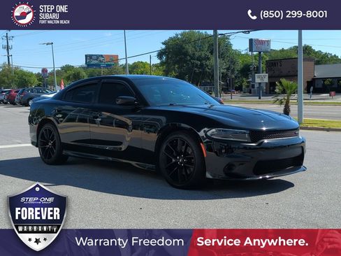 Used 2022 Dodge Charger R/T w/ Plus Group RWD image 9