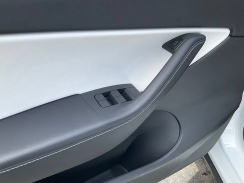 Used 2021 Tesla Model Y Long Range AWD/4WD image 27