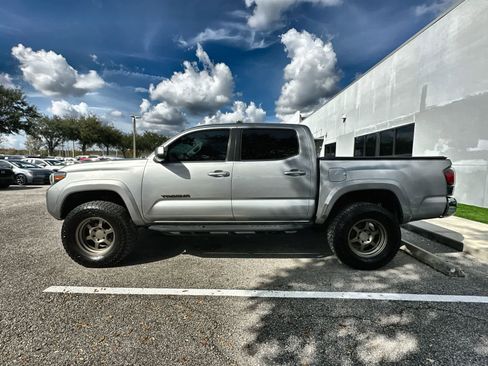 Used 2018 Toyota Tacoma SR5 image 3