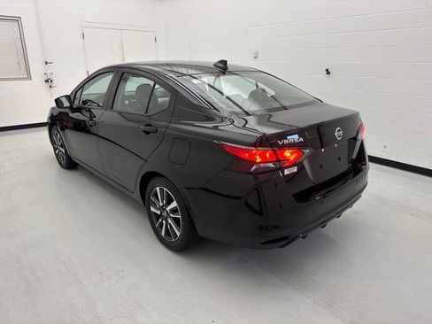 Used 2021 Nissan Versa SV FWD image 4