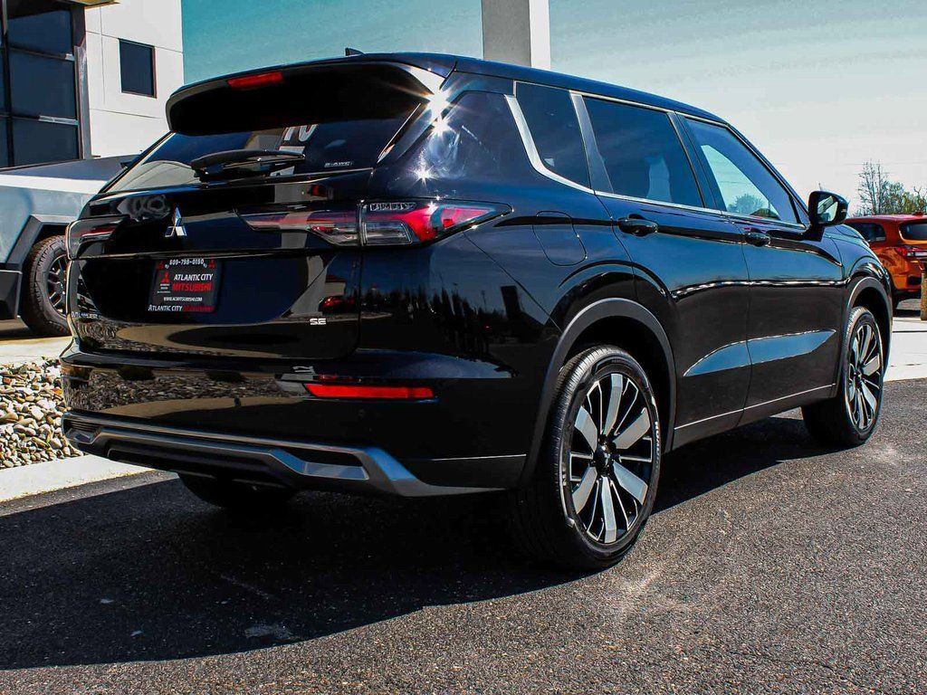 Used 2025 Mitsubishi Outlander SE AWD/4WD image 6
